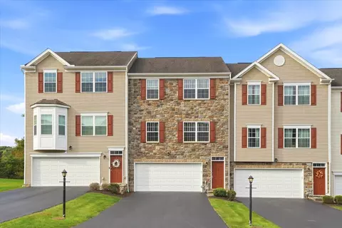 683 Freedom Dr, Carnegie, PA 15106