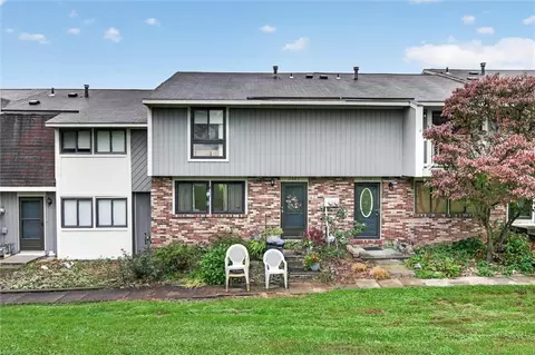 2527 Hunting Ridge Trl, Bridgeville, PA 15017