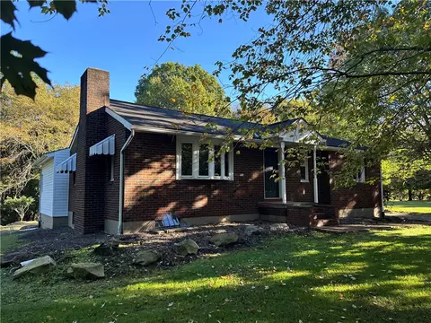 2762 Russellton Airport Rd, Tarentum, PA 15084