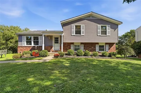 110 Glengarry Dr, Coraopolis, PA 15108