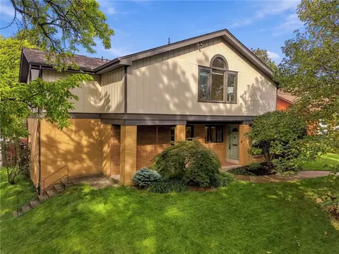 7135 Roycrest Pl, Pittsburgh, PA 15208