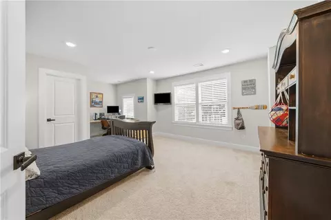 Bedroom - 325 Crest Ln, Mars, PA 16046 photo 3 of 6