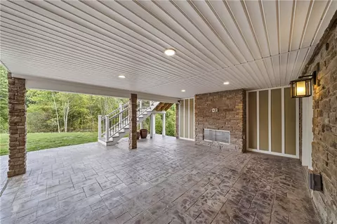 Exterior - 325 Crest Ln, Mars, PA 16046 photo 7 of 10