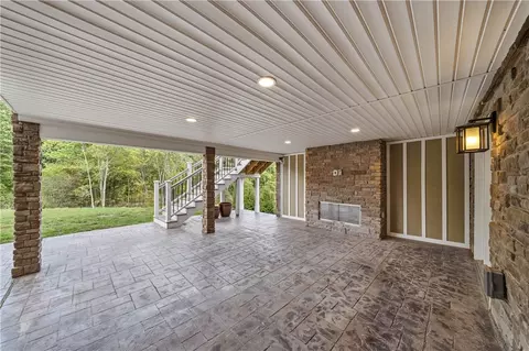 Exterior - 325 Crest Ln, Mars, PA 16046 photo 6 of 9