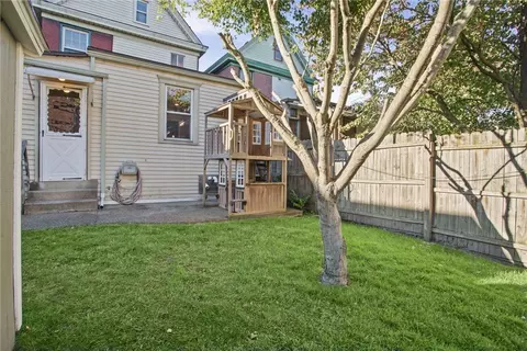 Exterior - 1813 Eberhardt St, Pittsburgh, PA 15212 photo 5 of 8