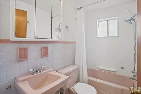 Bath - 1813 Eberhardt St, Pittsburgh, PA 15212 photo 1 of 1