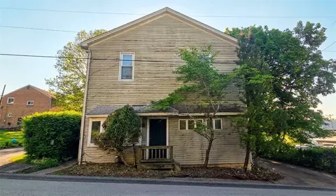 Exterior - 700 Bridge St, North Huntingdon, PA 15642 photo 2 of 7