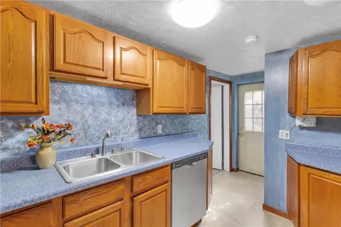 Kitchen - 2207 Warren Ave, Irwin, PA 15642 photo 3 of 4