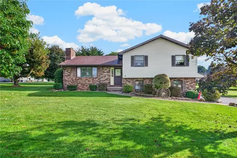 4 Meadow Dr, Latrobe, PA 15650