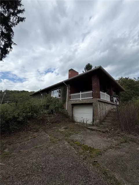 3135 Conway Wallrose Rd, Baden, PA 15005