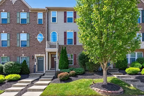 228 Thornapple Ln, Cranberry Township, PA 16066