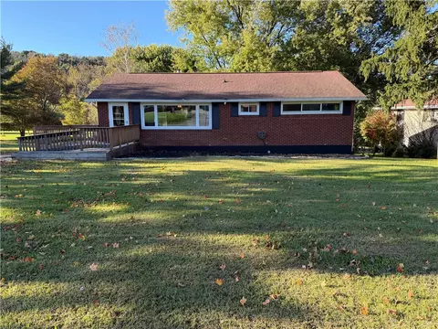 1049 School Rd, Leechburg, PA 15656