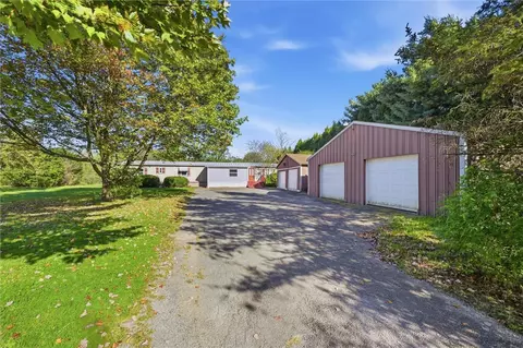 3032 Oneida Valley Rd, Hilliards, PA 16040