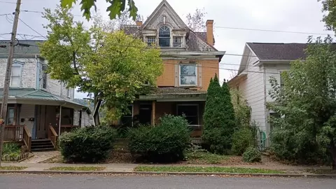 68 W Lincoln St, Waynesburg, PA 15370