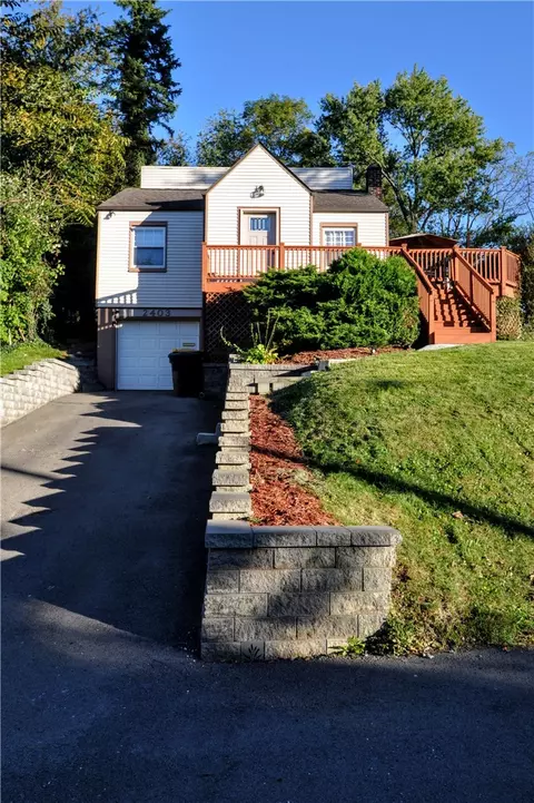 2403 Longcrest Ave, Bethel Park, PA 15102