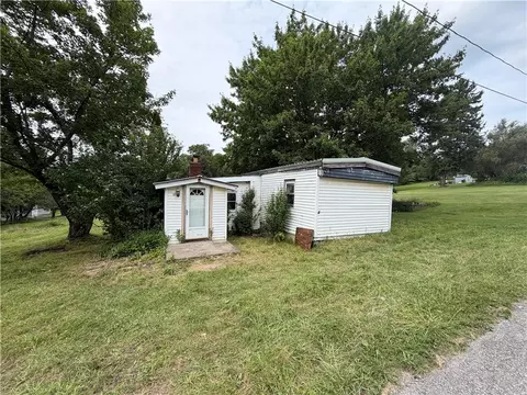 51 Kanouff St, Homer City, PA 15748