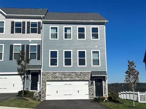 165 River Ridge Dr, Moon Twp, PA 15108
