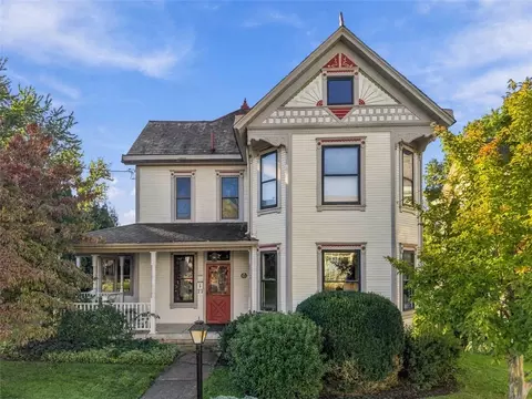 352 E New Castle St, Zelienople, PA 16063