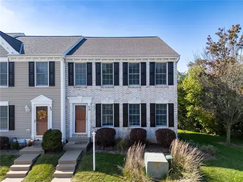 30 Castle View Dr, Mckees Rocks, PA 15136
