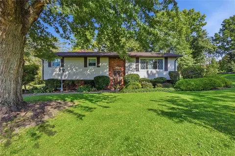 5005 Schwartz Ln, Hermitage, PA 16148
