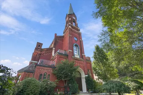 1 Pius #B4, Pittsburgh, PA 15203