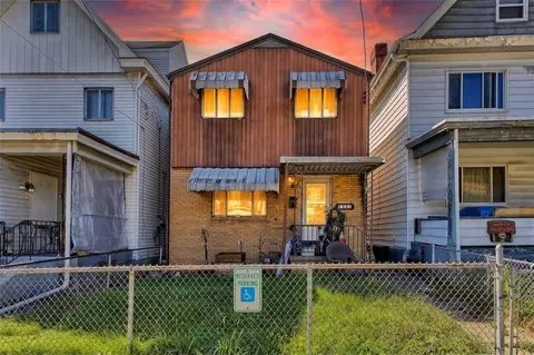 633 Woodward Ave, Mckees Rocks, PA 15136