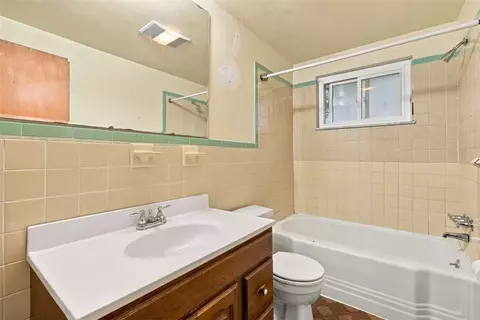 Bath - 1222 10th St, Irwin, PA 15642 photo 1 of 1