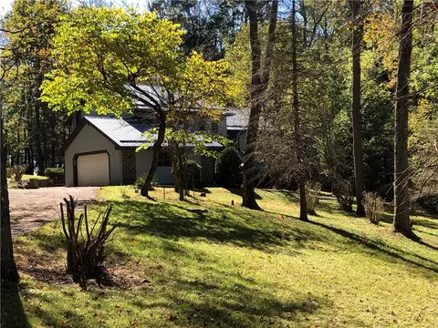 218 Chestnut Ln, Chalkhill, PA 15421