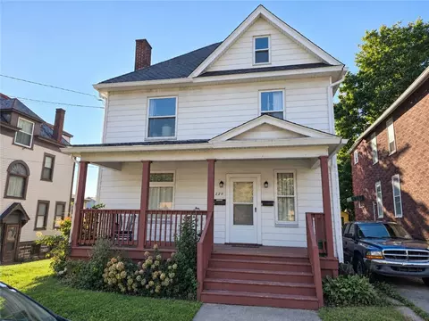 220 N Monroe St, Butler, PA 16001