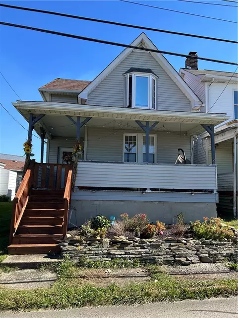 30 Homestead Ave, Scottdale, PA 15683
