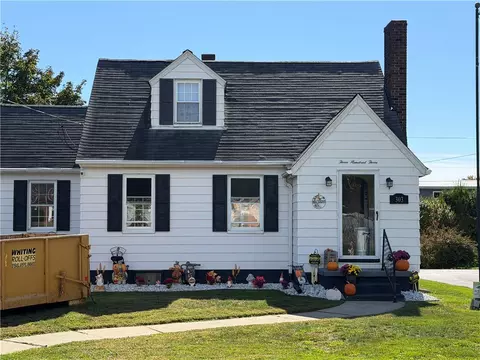 303 W Elizabeth St, New Castle, PA 16105