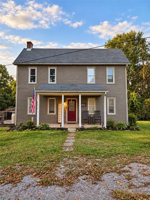 46 Chapel Hill Rd, Claysville, PA 15323