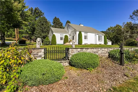 110 Daffodil Ln, Jeannette, PA 15644
