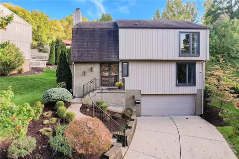 115 Vanderbilt Dr, Pittsburgh, PA 15243