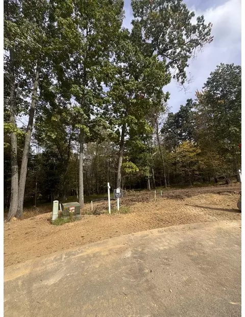 159 Woodford Dr, Evans City, PA 16033
