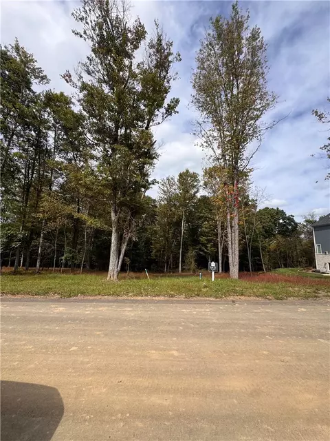 153 Woodford Dr, Evans City, PA 16033