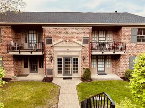 930 Margarite Dr #K, Pittsburgh, PA 15216