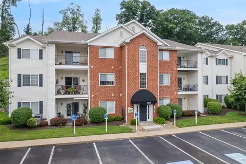 800 Hidden Ridge Ct #203, South Park, PA 15129