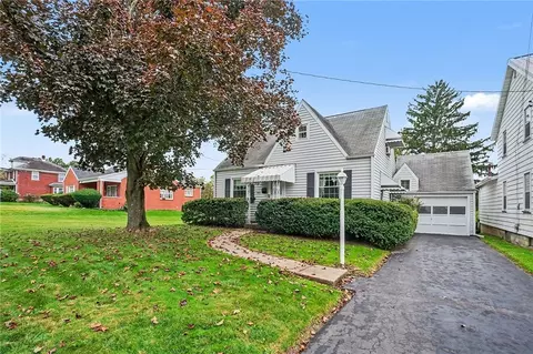969 Bon Air Dr, Sharon, PA 16146
