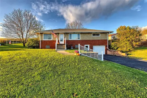 1145 University Dr, Dunbar, PA 15431