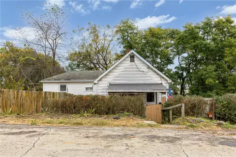 99 Charles St, Washington, PA 15301