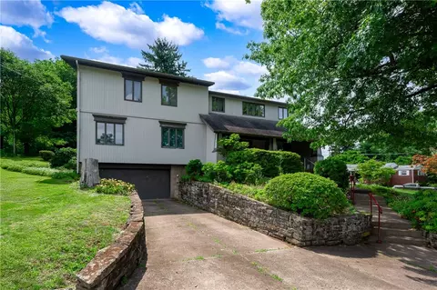 221 Sunset Dr, Pittsburgh, PA 15235