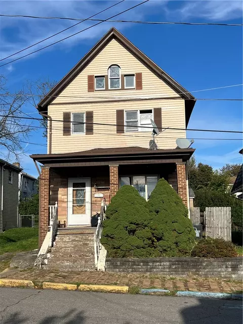 385 Pennsylvania Ave, Rochester, PA 15074