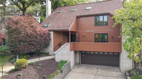 1049 Lindendale Dr, Pittsburgh, PA 15243