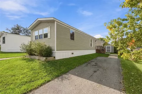 54 S East Dr, Oakdale, PA 15071