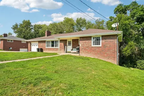 228 Walnut, Houston, PA 15342