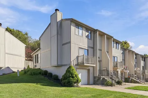 125 Arrowood Dr, Cranberry Township, PA 16066