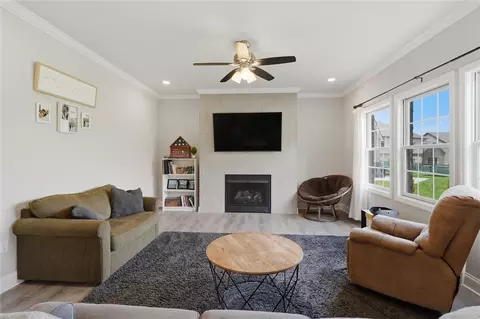 Living - 301 Juniper Way, Mcmurray, PA 15317 photo 2 of 2