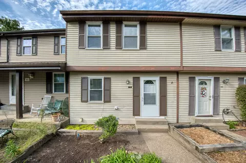 302 Parkwood Dr, Cranberry Township, PA 16066