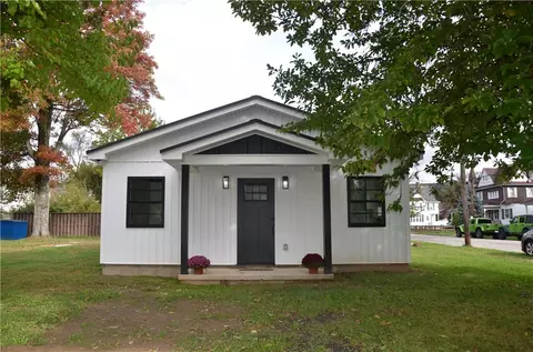 811 S Pittsburgh St, Connellsville, PA 15425